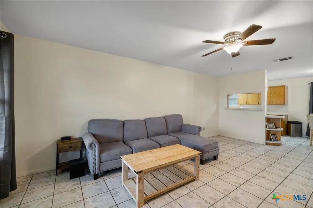 374 Navidad Vanderbilt, TX 77991