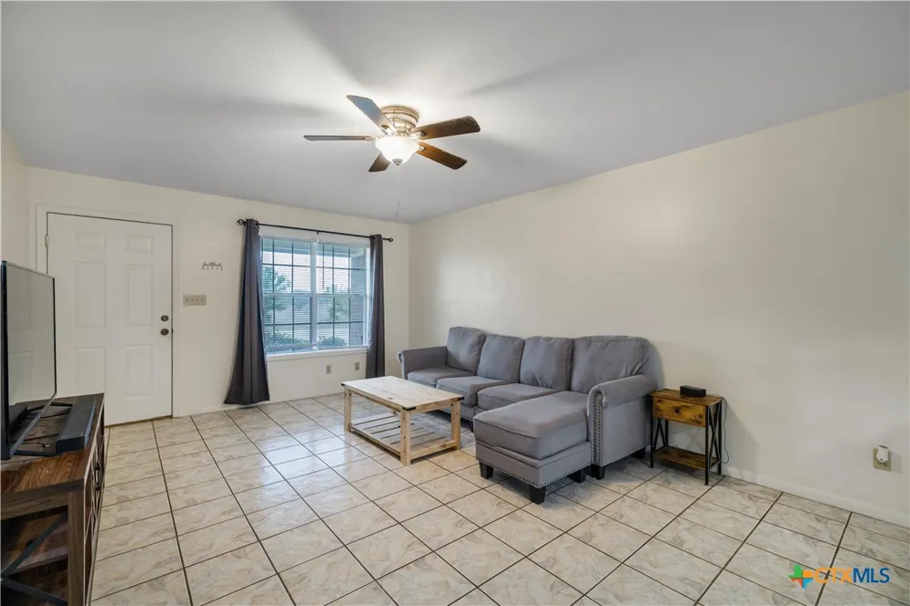 374 Navidad Vanderbilt, TX 77991