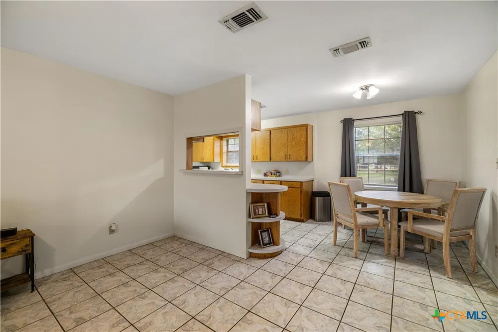 374 Navidad Vanderbilt, TX 77991