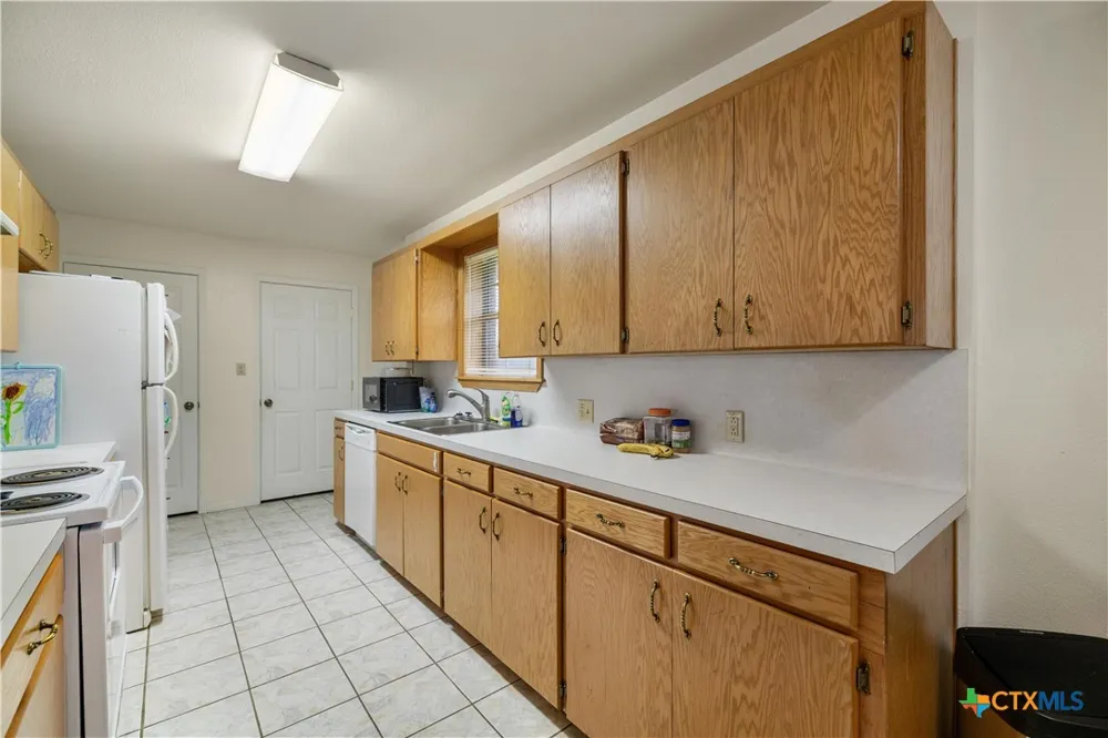 374 Navidad Vanderbilt, TX 77991