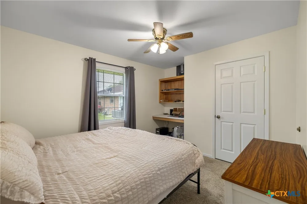 374 Navidad Vanderbilt, TX 77991