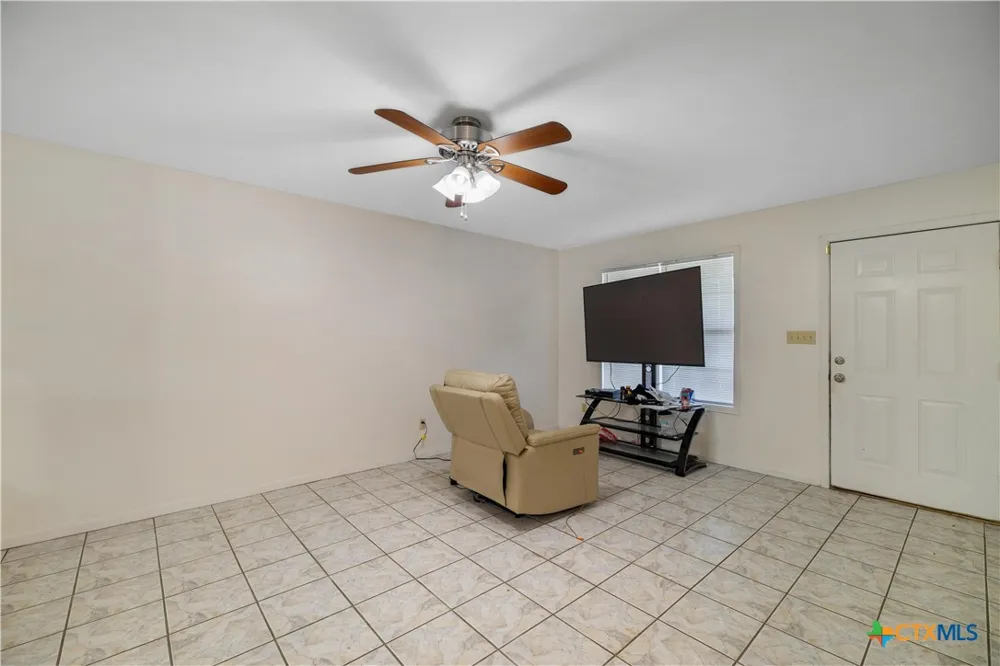 374 Navidad Vanderbilt, TX 77991