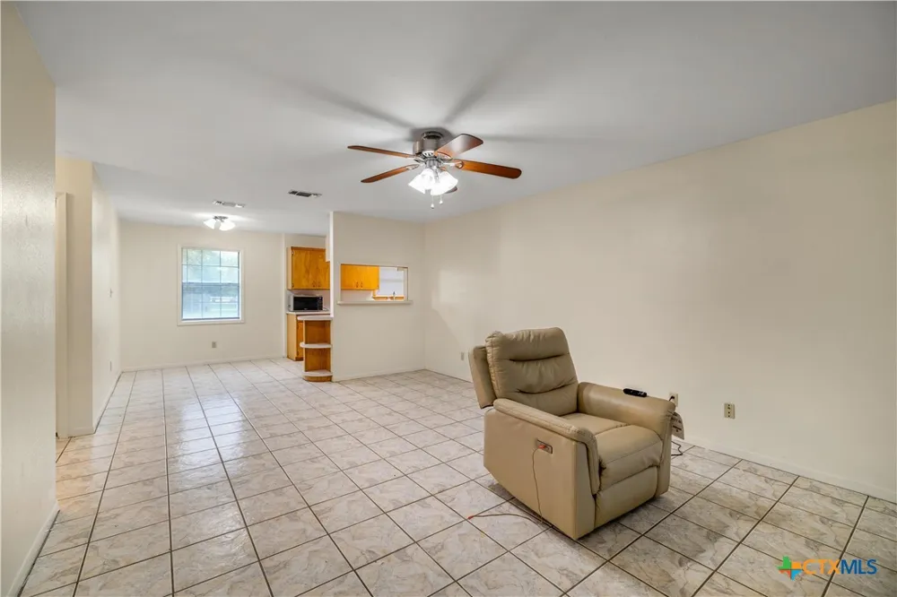 374 Navidad Vanderbilt, TX 77991