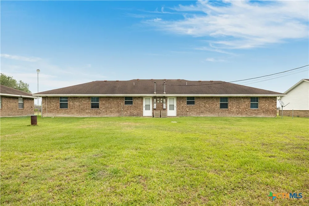 374 Navidad Vanderbilt, TX 77991