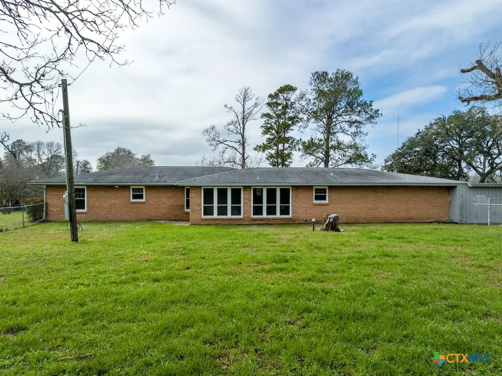 3534 US Highway 90a Gonzales, TX 78629