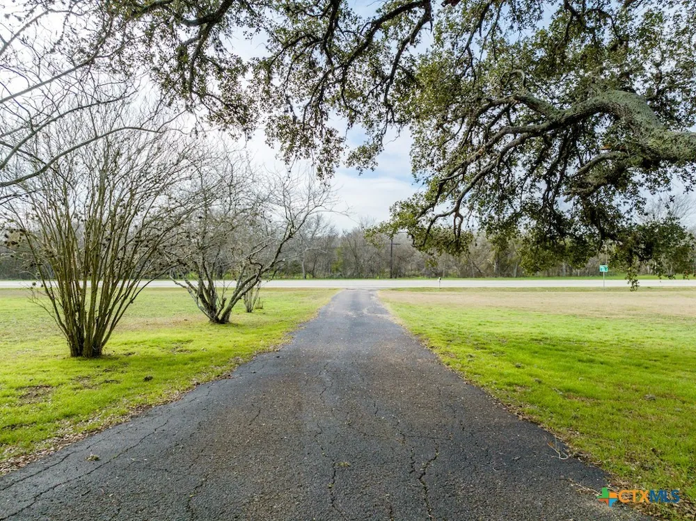3534 US Highway 90a Gonzales, TX 78629