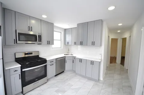 413 DAVIS AVE