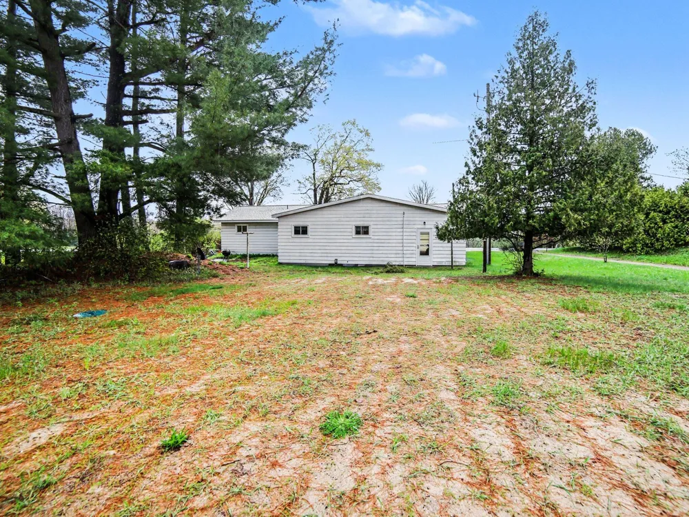 24 E Polk Road Hart, MI 49420