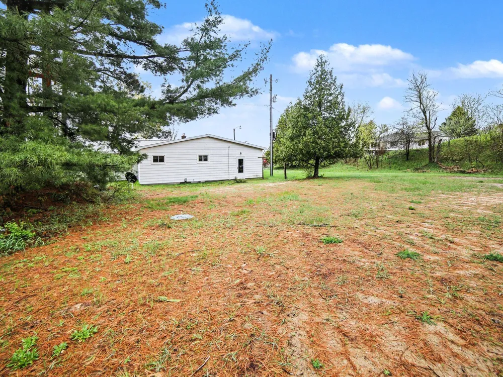 24 E Polk Road Hart, MI 49420