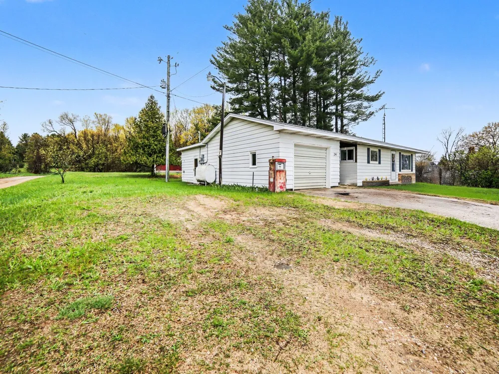 24 E Polk Road Hart, MI 49420
