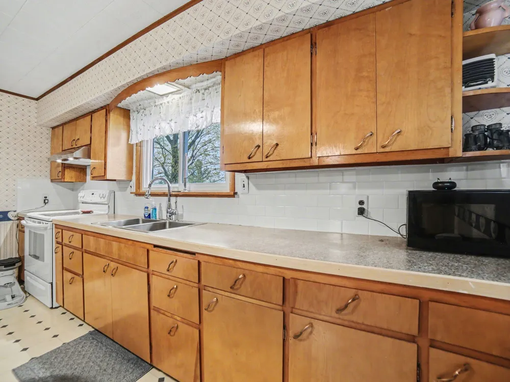 24 E Polk Road Hart, MI 49420