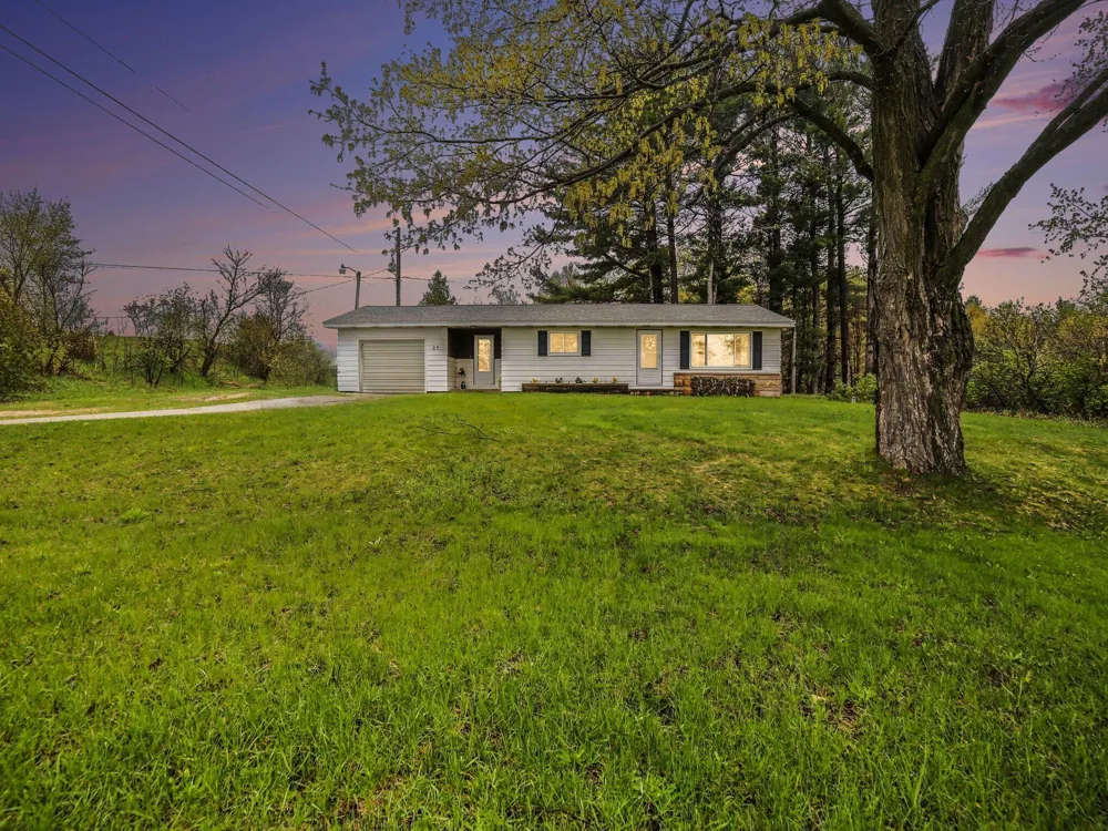 24 E Polk Road Hart, MI 49420