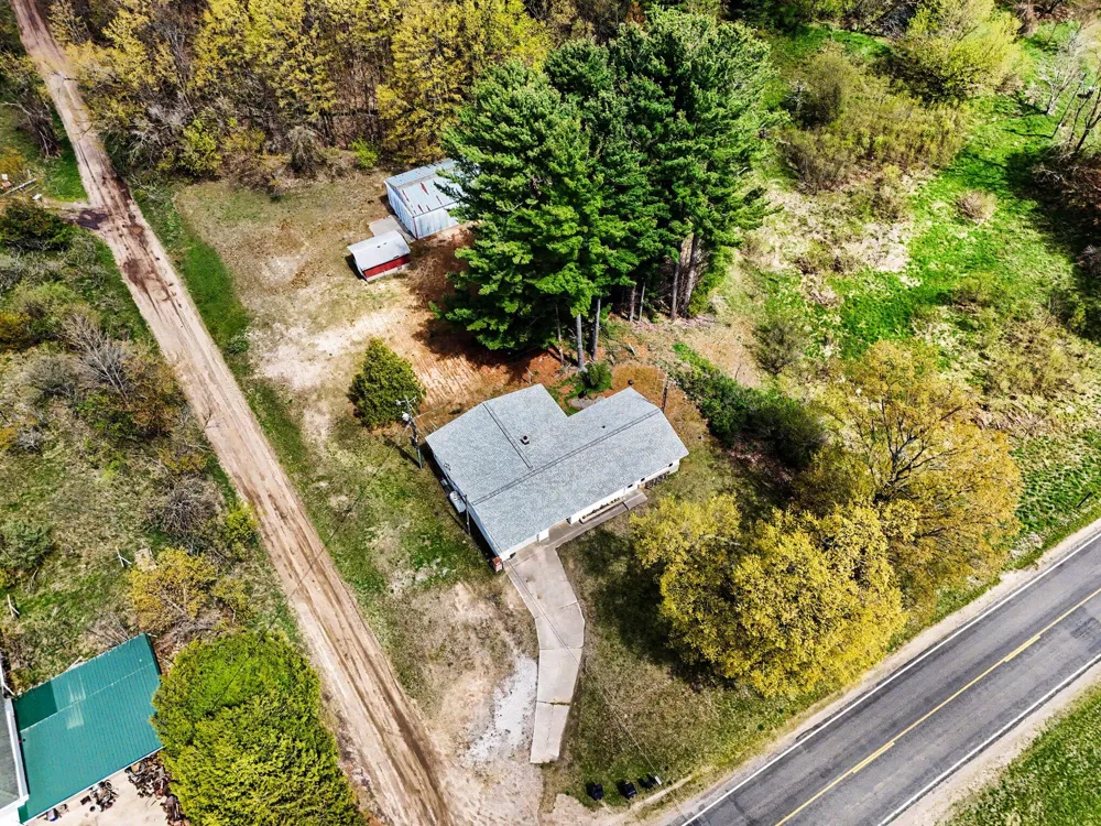 24 E Polk Road Hart, MI 49420