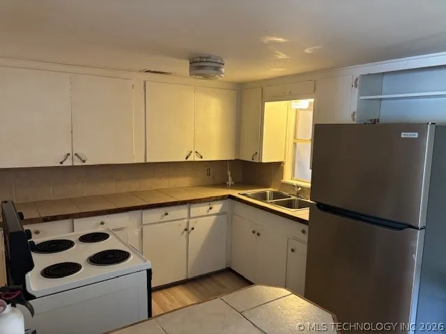 5827 Sandra Kingston, OK 73439
