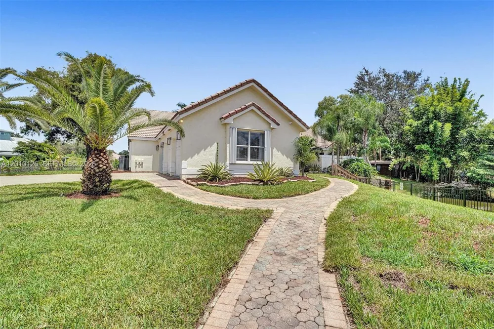16301 SW 62nd St Southwest Ranches, FL 33331