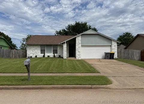 11207 S 1st Street