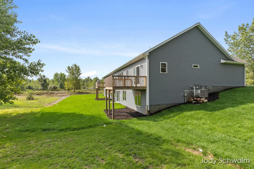754 Noble Drive Belding, MI 48809