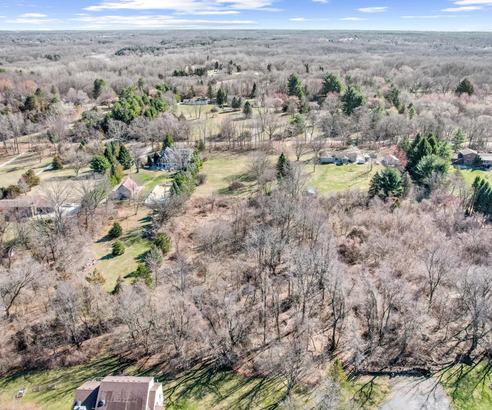 1480 Old Plank Road Milford, MI 48381