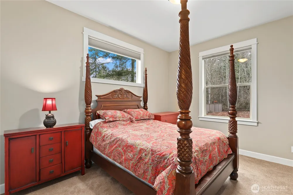 31209 218th Place SE Black Diamond, WA 98010
