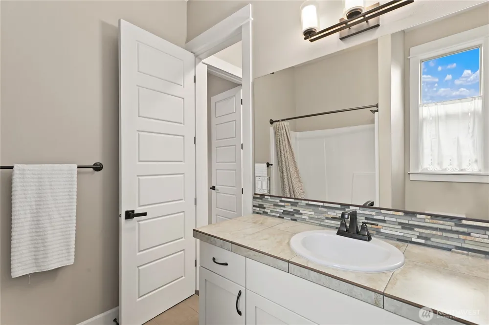 31209 218th Place SE Black Diamond, WA 98010