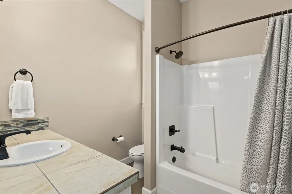 31209 218th Place SE Black Diamond, WA 98010