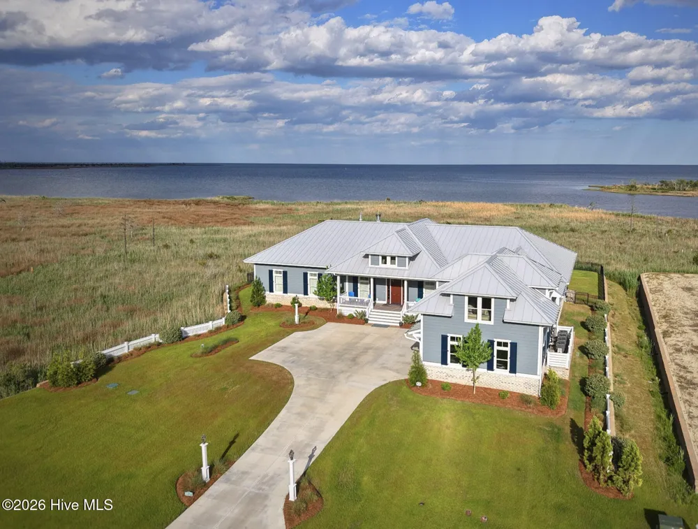 76 Soundside Drive Oriental, NC 28571