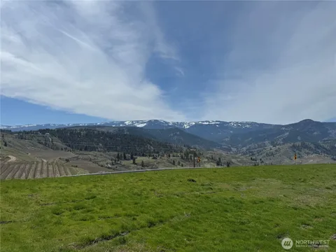 2 Wenatchee Heights Road