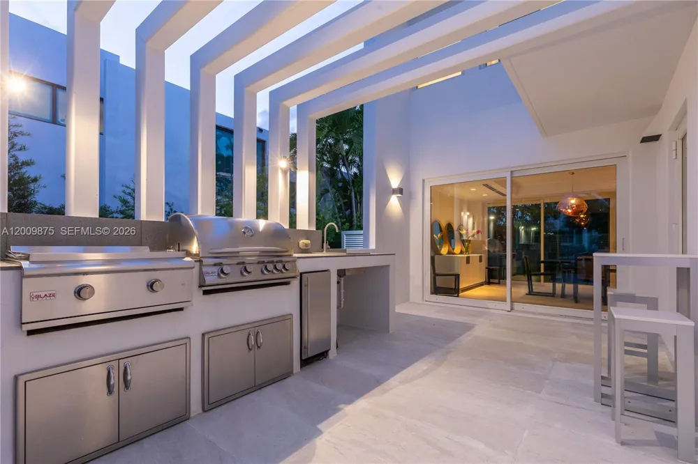 120 Knollwood Dr Key Biscayne, FL 33149
