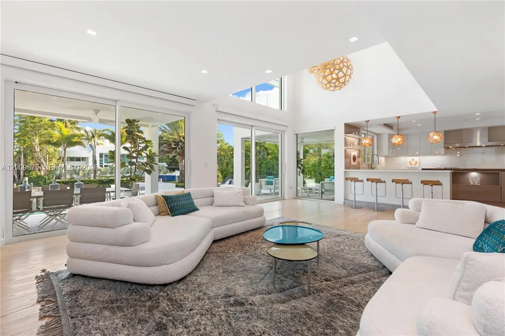 120 Knollwood Dr Key Biscayne, FL 33149