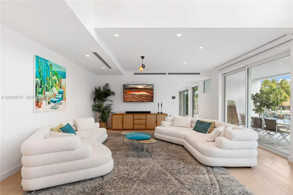 120 Knollwood Dr Key Biscayne, FL 33149