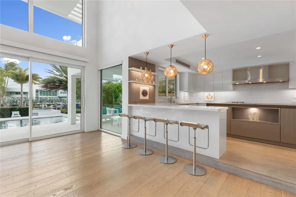 120 Knollwood Dr Key Biscayne, FL 33149