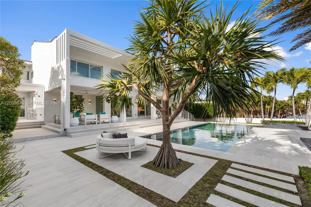 120 Knollwood Dr Key Biscayne, FL 33149