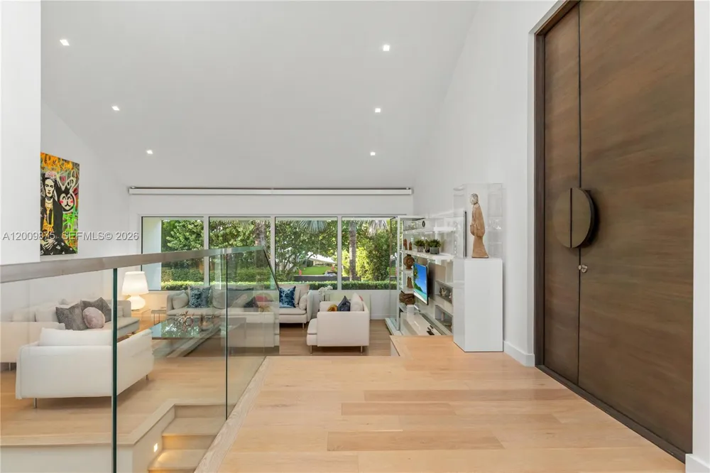 120 Knollwood Dr Key Biscayne, FL 33149