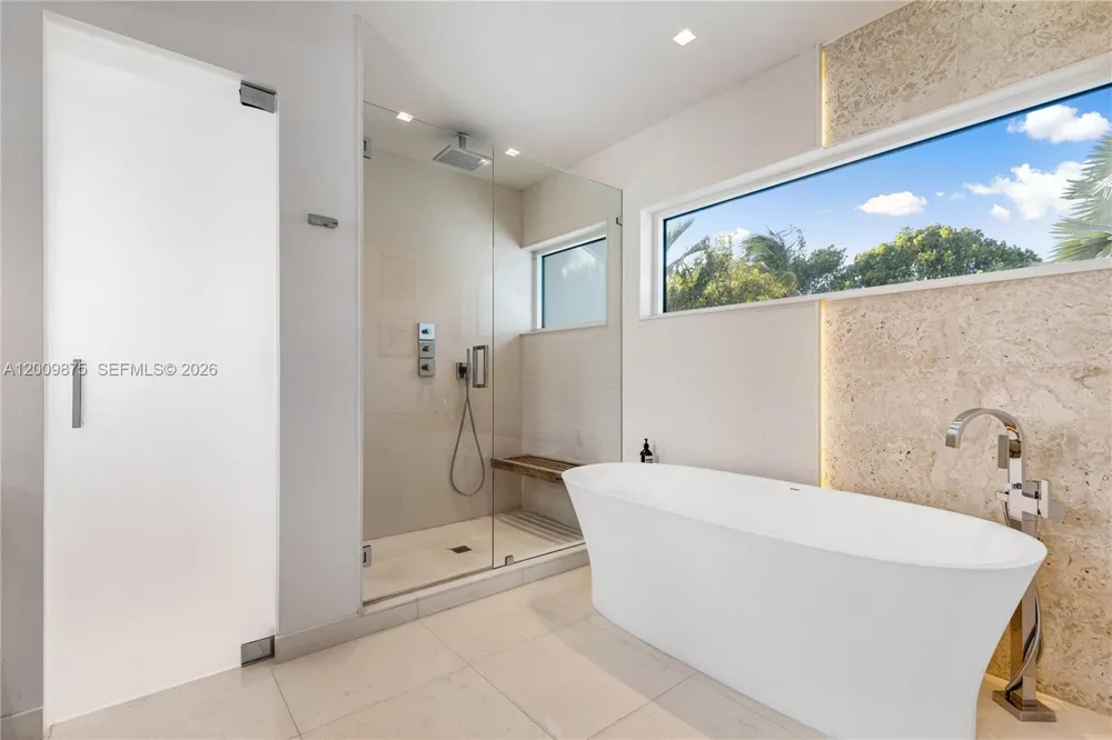 120 Knollwood Dr Key Biscayne, FL 33149