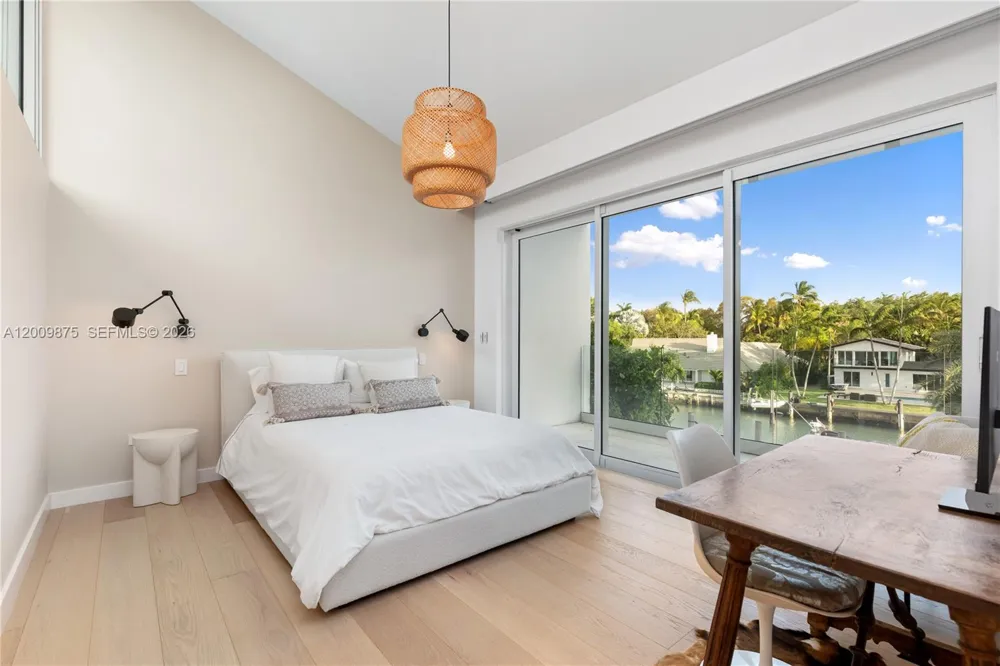 120 Knollwood Dr Key Biscayne, FL 33149