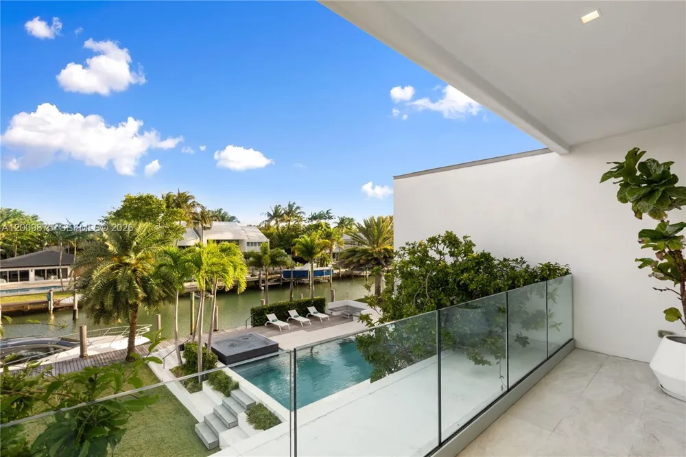 120 Knollwood Dr Key Biscayne, FL 33149