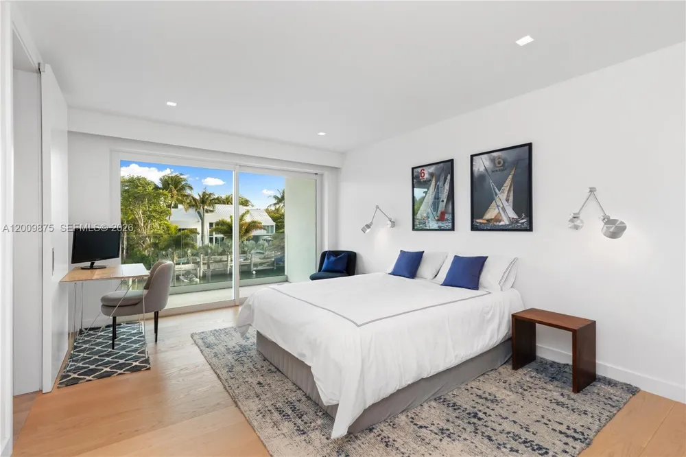 120 Knollwood Dr Key Biscayne, FL 33149