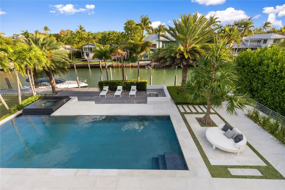 120 Knollwood Dr Key Biscayne, FL 33149