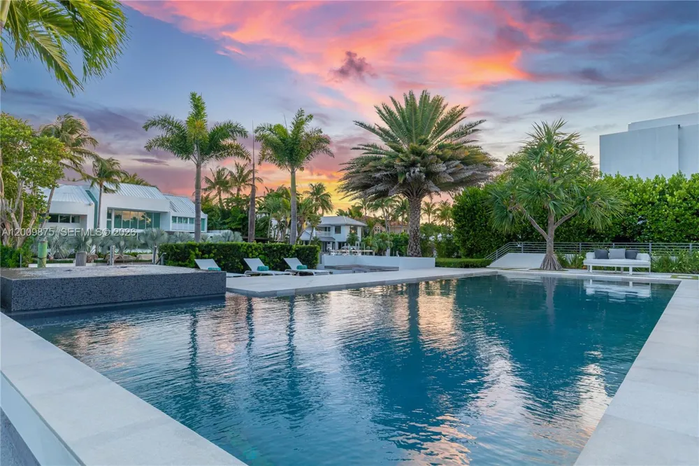 120 Knollwood Dr Key Biscayne, FL 33149