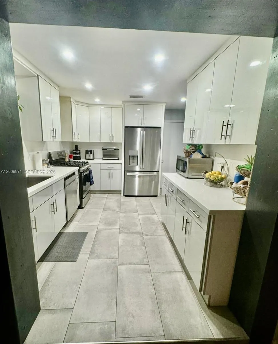 220 SW 3rd Ave #0 Hallandale Beach, FL 33009