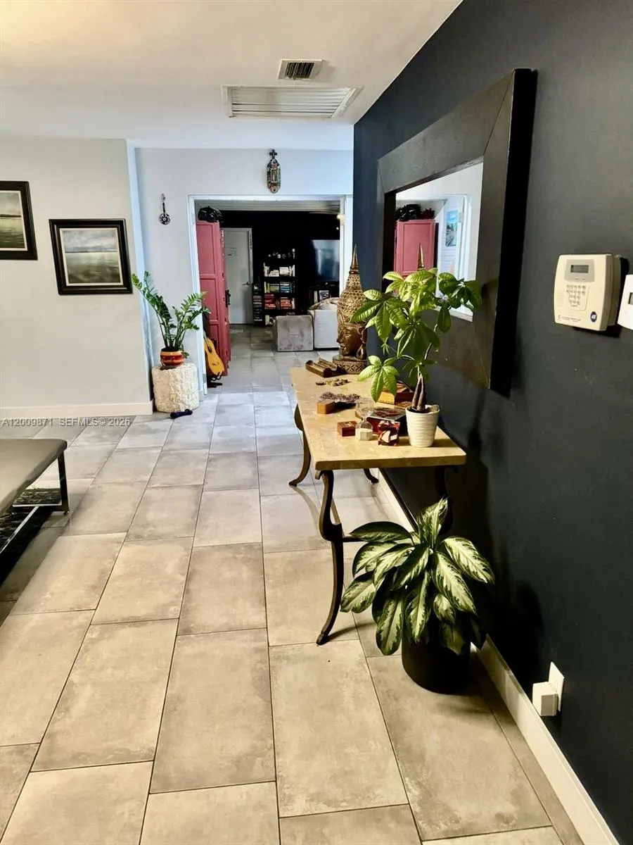 220 SW 3rd Ave #0 Hallandale Beach, FL 33009