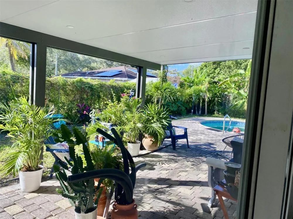 220 SW 3rd Ave #0 Hallandale Beach, FL 33009