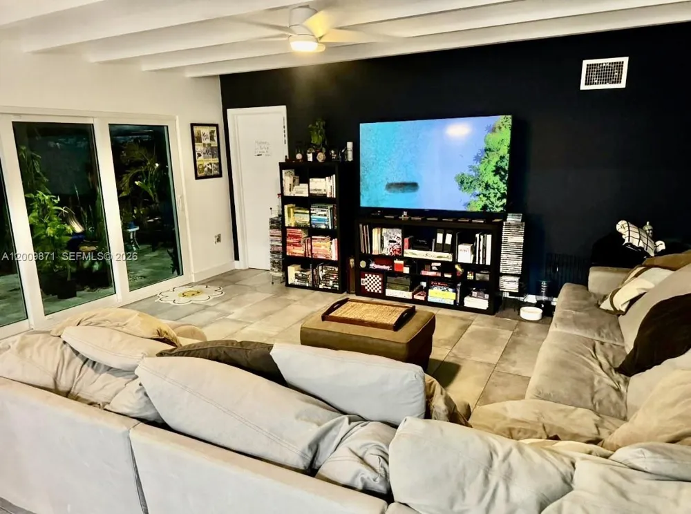 220 SW 3rd Ave #0 Hallandale Beach, FL 33009