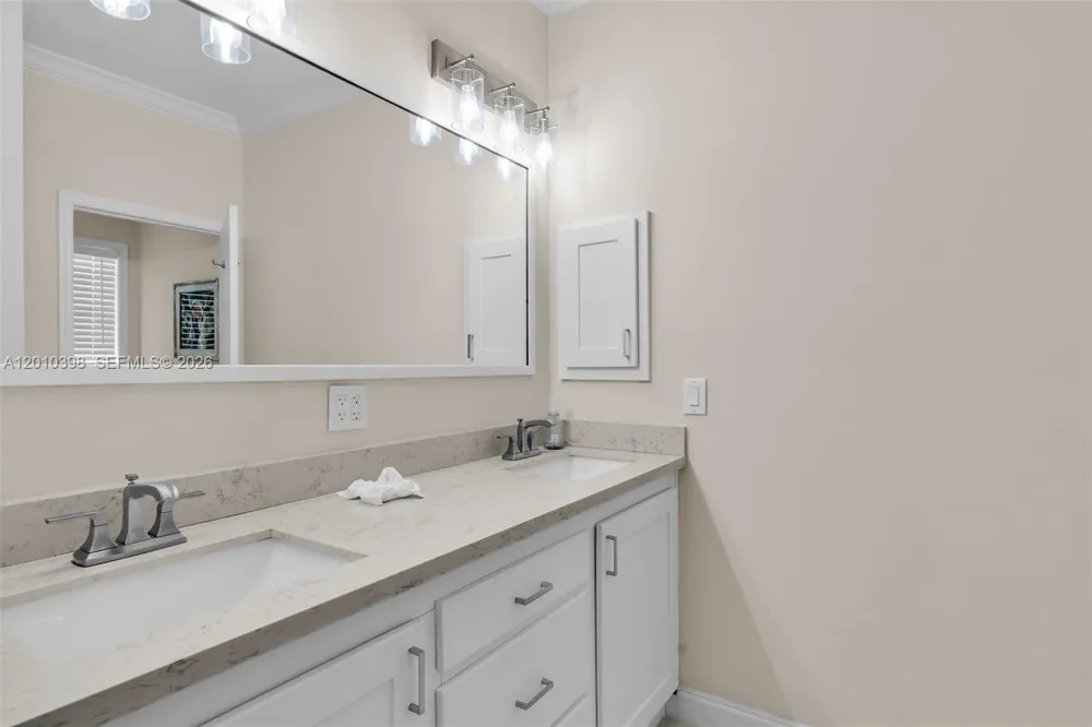 320 Calzada De Bougainville Marathon, FL 33050