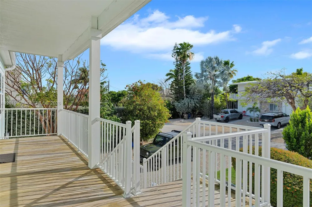 320 Calzada De Bougainville Marathon, FL 33050
