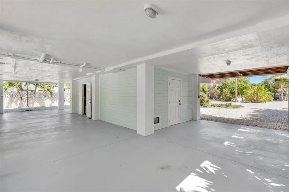 320 Calzada De Bougainville Marathon, FL 33050