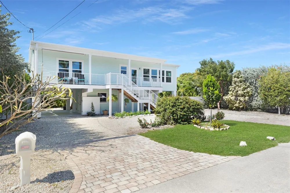 320 Calzada De Bougainville Marathon, FL 33050