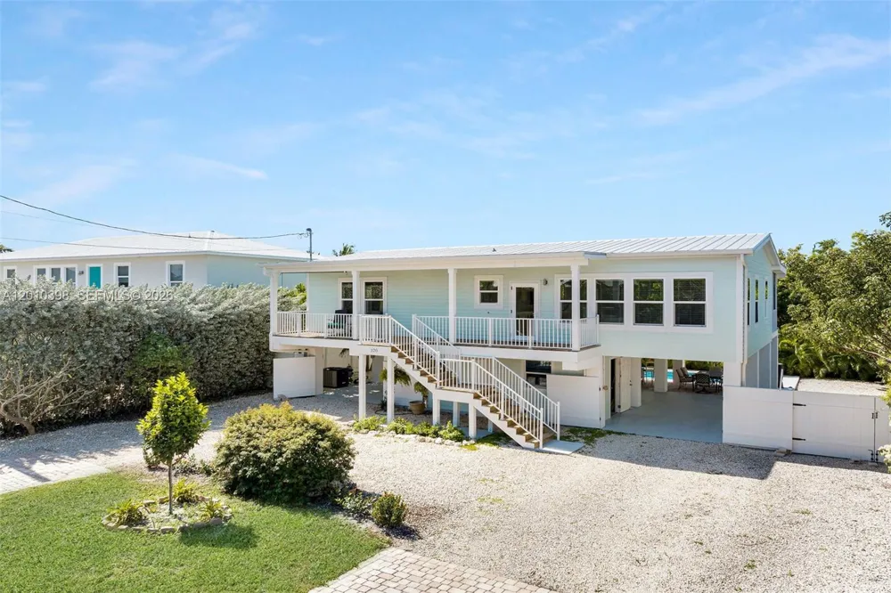 320 Calzada De Bougainville Marathon, FL 33050