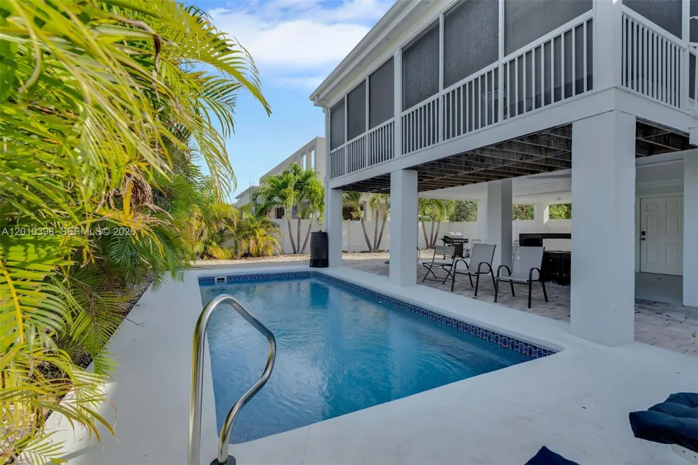 320 Calzada De Bougainville Marathon, FL 33050