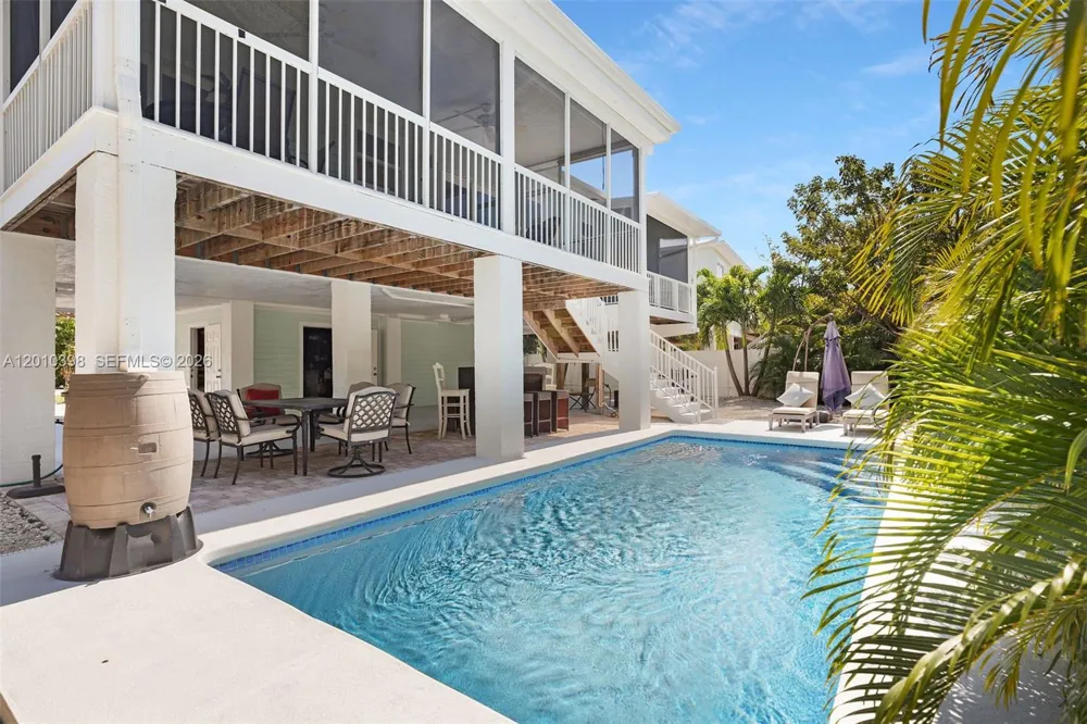 320 Calzada De Bougainville Marathon, FL 33050